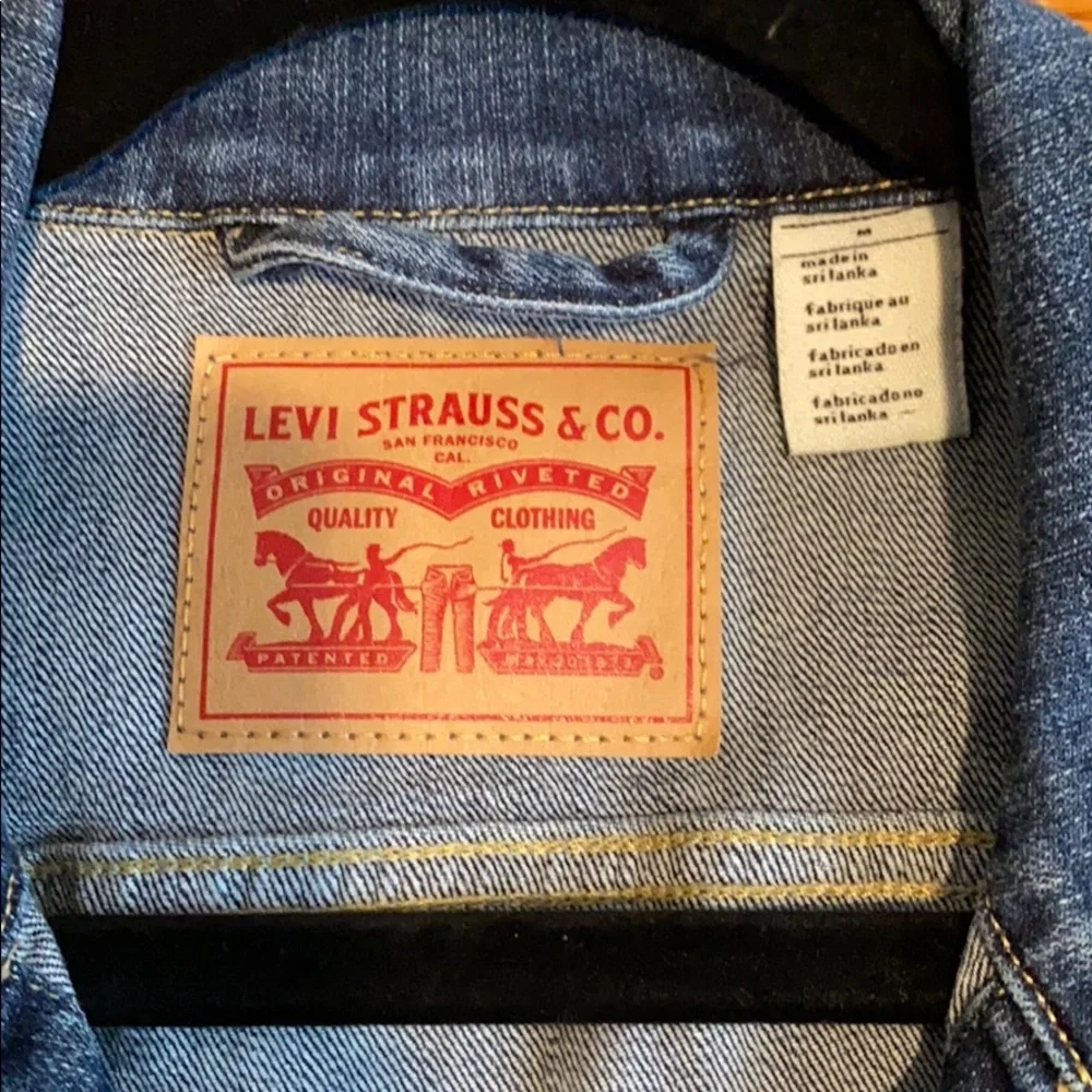 Levi’s Denim Jean Jacket - Picture 2 of 10